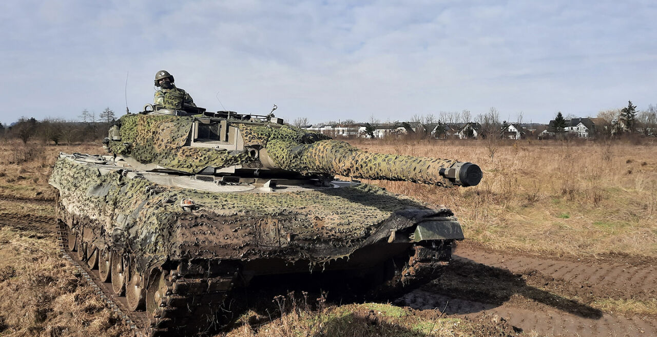 Österreichischer Leopard 2 A4-Panzer auf dem Welser Trainingsgelände - „Welser Hessen“ wird das in der oberösterreichischen Hessenkaserne stationierte Panzerbataillon 14 genannt. Aufgrund regelmäßiger Gefechtsübungen mit deutschen Verbänden gewinnt der Spitzname an weiterer Bedeutung. - © Wolfgang Machreich