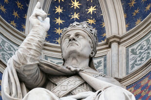 Eugenius IV - © imago / Panthermedia   -   Skulptur von Papst Eugen IV. in der Kathedrale Santa Maria del Fiore, Florenz