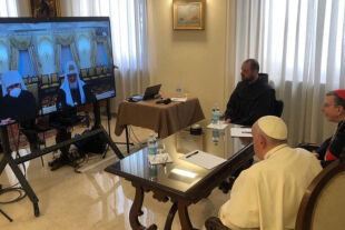 Papst und Kyrill - © APA / AFP / Vatican Media / Handout   -   Videokonferenz von Papst Franziskus mit Patriarch Kyrill am 16.3.2022