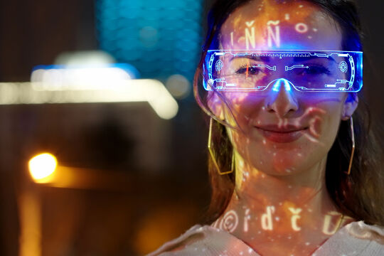 Virtuelle Realität Virtual Reality Smart Glasses - © Foto: iStock/brightstars