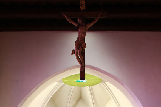 S2 - © Julia Oppermann   - Ruprechtskirche, Wien; Decke der Apsis mit "Blue Green Christ" von Dorota Sadovská