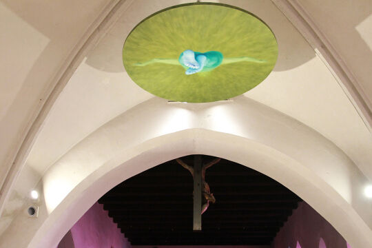 S4 - © Julia Oppermann - Ruprechtskirche, Wien, Decke der Apsis mit "Blue Green Christ" von Dorota Sadovská