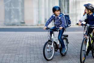 Radfahren Radeln Kinder - © Foto: iStock/romrodinka