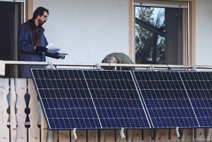 Balkon Solar Photovoltaik - © Foto: iStock/Astrid860