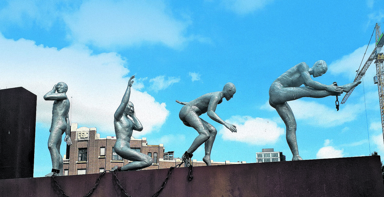 Das Sklaverei-Monument im Rotterdamer Lloyd-Viertel, ein Werk des Künstlers Alex da Silva, wurde 2013 errichtet. - © Foto: Tobias Müller