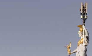 „Pallas Antenne“ - Die Auswirkungen der Digitalisierung auf Teilhabe und Teilnahme am demokratischen Leben sind enorm. Wie darauf reagieren? - © Fotomontage: Rainer Messerklinger (unter Verwendung zweier Fotos von iStock/Privizer bzw iStock/MaYcaL)