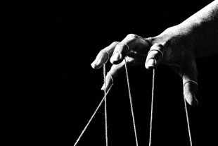 Marionette - © iStock/AOosthuizen