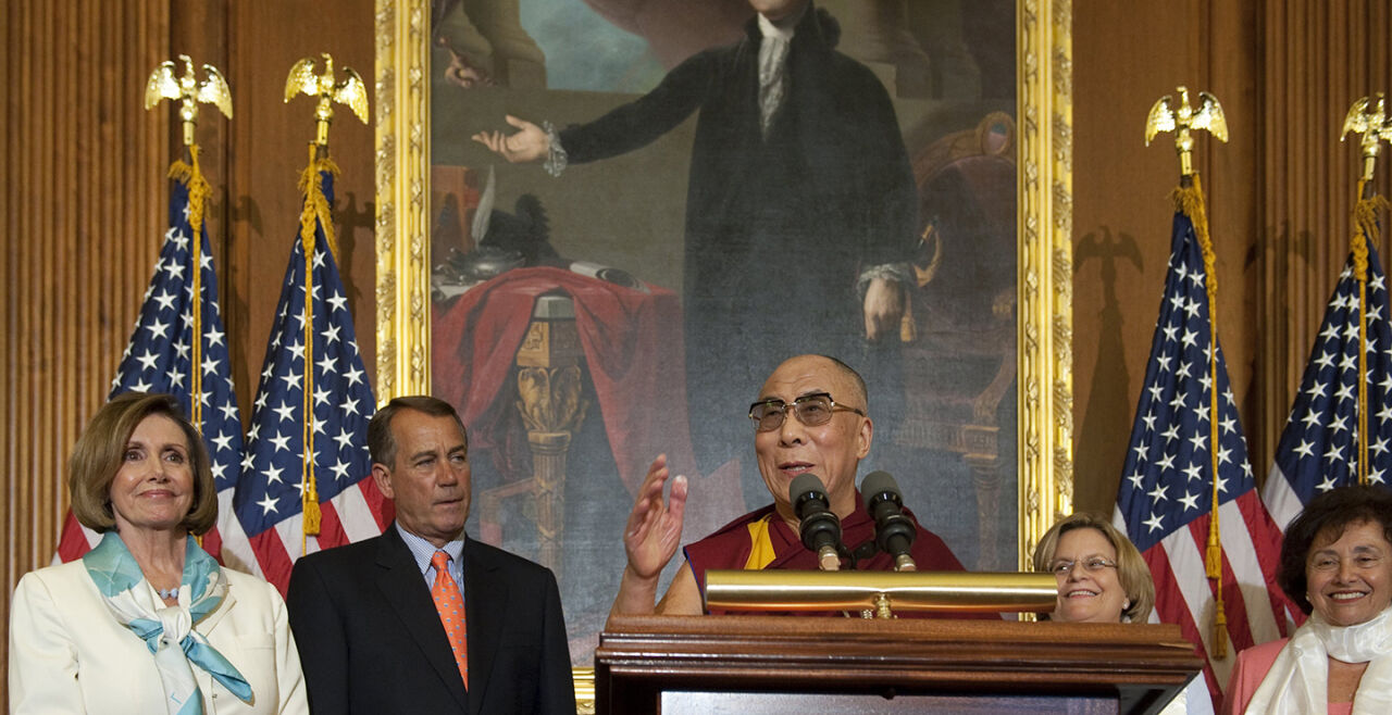 Dalai Lama - © GettyImages  / AFP / Saul Loeb    -    Dalai Lama bei einem Besuch im US-Congress
