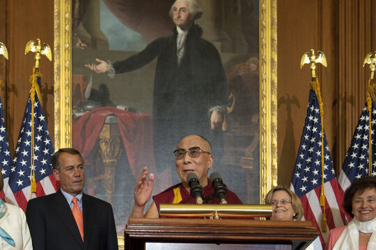 Dalai Lama - © GettyImages  / AFP / Saul Loeb    -    Dalai Lama bei einem Besuch im US-Congress