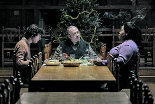 The Holdovers - Dominic Sessa, Paul Giamatti und Da’Vine Joy Randolph (v.li.) in „The Holdovers“ - © Universal.