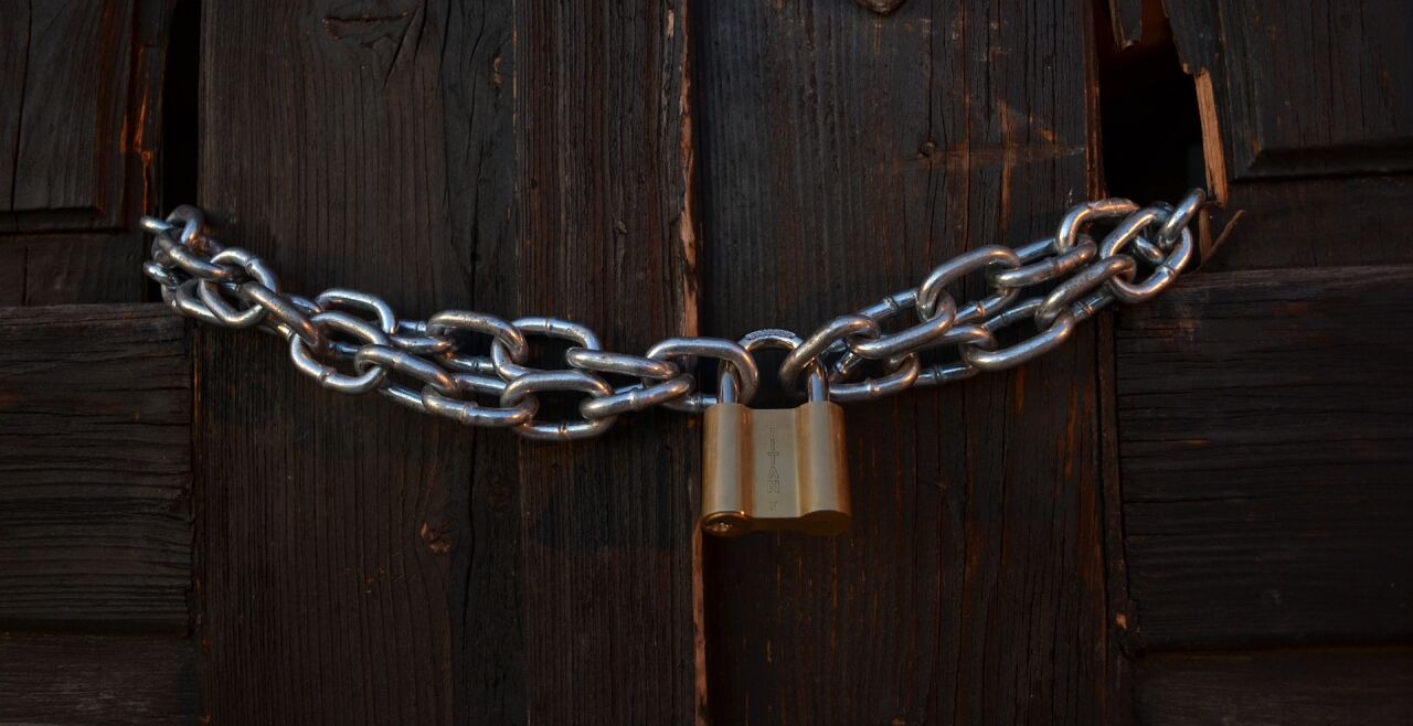 chains-23041_1920 - © Pixabay / TilenHrovatic