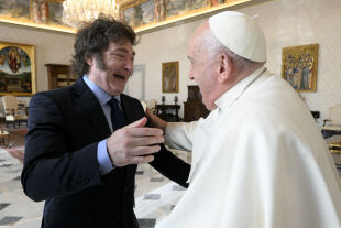 Javier Milei Papst Franziskus.jpg - © Foto: APA / AFP / Vatican Media / Handout