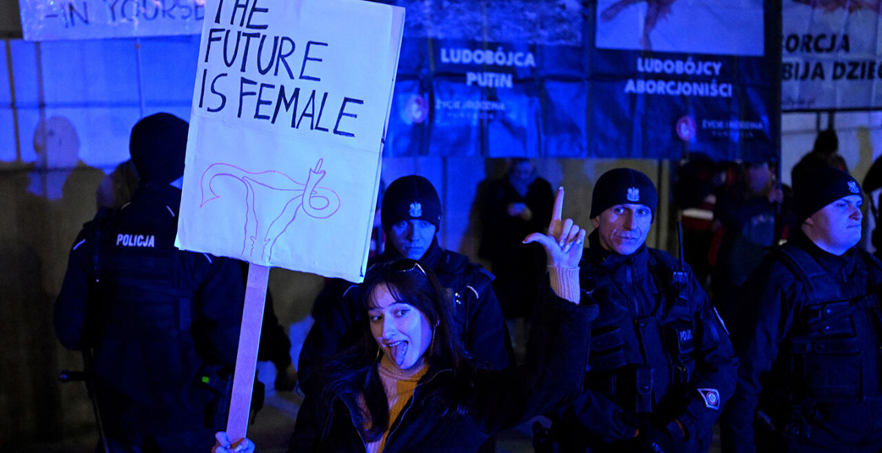Demonstration in Warschau, Polen für Recht auf Abtreibung - © Foto: APA/AFP/Sergei GAPON