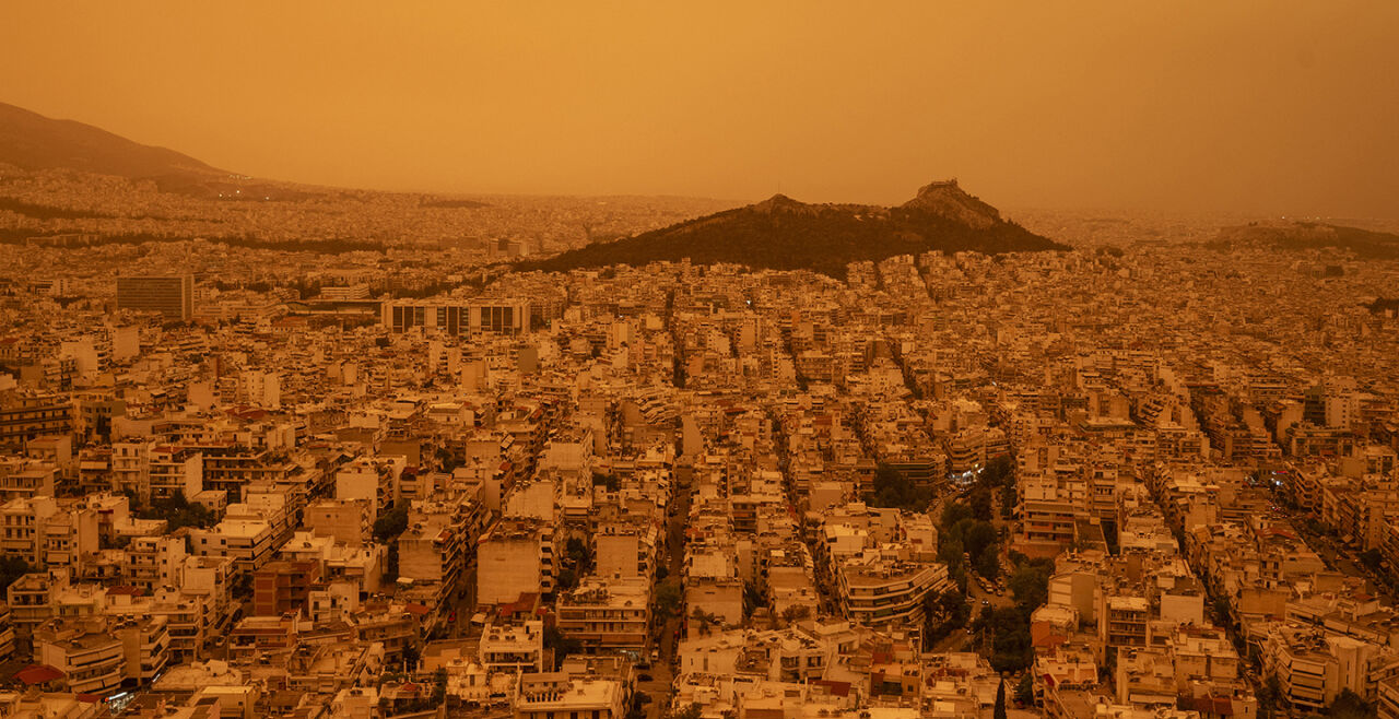 Saharastaub Athen Griechenland - © Foto: APA / AFP / Angelos Tzortzinis