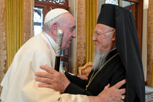 Papst Franziskus Ökumenische Patriarch von Konstantinopel Bartholomaios I.jpg - © Foto: APA / AFP / VATICAN MEDIA