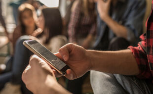 Smartphone - © Foto: iStock/skynesher