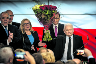 Wahlsieg der PiS - © Foto: APA/ AFP / Wojtek Radwanski