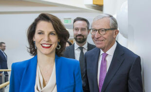 Alles anders in Salzburg - Die Rochade bei der Nachfolge von Landeshauptmann Wilfried Haslauer, weg von Stefan Schnöll hin zu Karoline Edtstadler, erzürnt den Koalitionspartner FPÖ und kratzt (wieder) an der Glaubwürdigkeit der ÖVP. - © APA / Neumayr Fotografie/ Christian Leopold