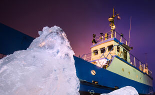 Eisbrecher - © iStock/Tsuguliev