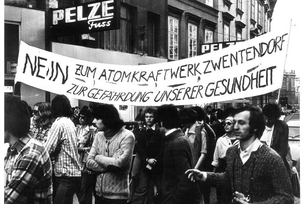 Demonstration gegen das AKW Zwentendorf - © Foto: picturedesk.com  / Klinsky Fritz / KURIER 