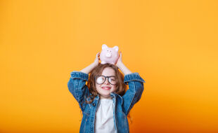 finanzen kind - © iStock/helenaak