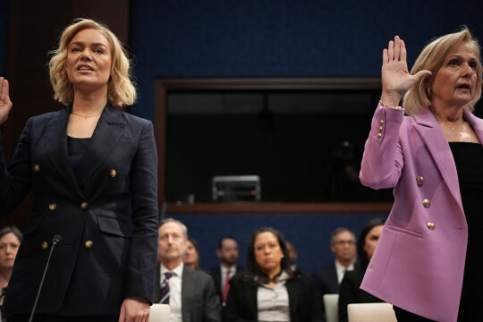 Kongress Hearing Katherine Maher und Paula Kerger - © Foto: Getty Images / Andrew Harnik