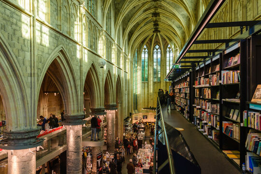 Buchhandlung "Dominicanen" in einer Kirche in Maastricht/Niederlande