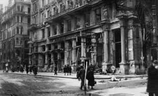 Wien 1945 zerstörte Häuser Bomben - © Foto: picturedesk.com / Roger Viollet