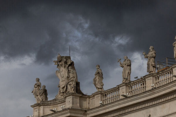 Dunkle Wolken über dem Vatikan - © Getty Images / NurPhoto / Mauro Ujetto