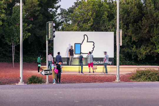 Facebook_Silicon Valley_Like - © iStock / JasonDoiy
