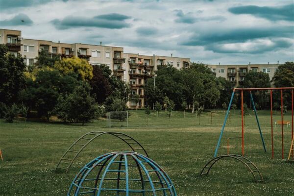 Ungarns "kollektive Neurose“ - Seit der Zerstückelung des Landes durch den Vertrag von Trianon nach dem Ersten weltkrieg ist das Thema Demografie in Ungarn besonders emotional aufgeladen. Sinken die Geburtenzahlen, erschallen Kassandrarufe über das „Aussterben“ der Magyaren. Der ungarisch-stämmige Schriftsteller Arthur Koestler nannte das eine „kollektiven Neurose“ der Ungarn. - © Adobe Stock / @foxfotoco