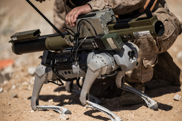 Künstliche Intelligenz im Krieg - Das Foto zeigt einen kleinen Roboter im Krieg - © Wikipedia (Public Domain)