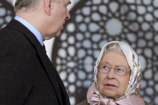 In Epsteins Schatten -  Die Spekulationen, ob und wieviel die Queen über die Epstein-Verstrickungen von Sohn Andrew wusste, schaden ihrem Ruf. - © IMAGO / Starface