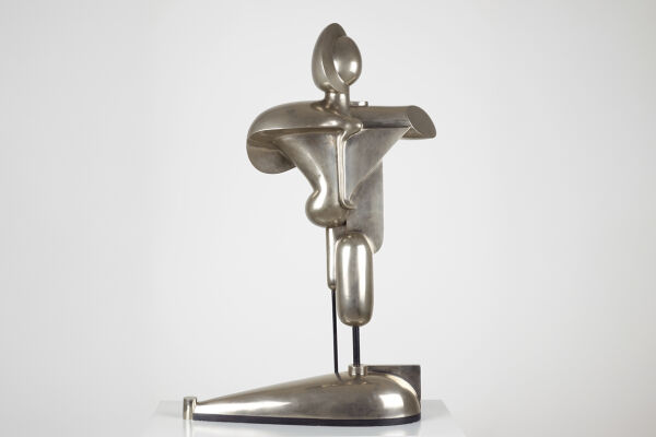 Oskar Schlemmer: Abstrakte Figur - Oskar Schlemmer<br />
Abstrakte Figur, 1921 (1962)<br />
107 x 63 x 21 cm<br />
Bronzeguss<br />
mumok - Museum moderner Kunst Stiftung Ludwig Wien, erworben 1962<br />
  - © Gemeinfrei