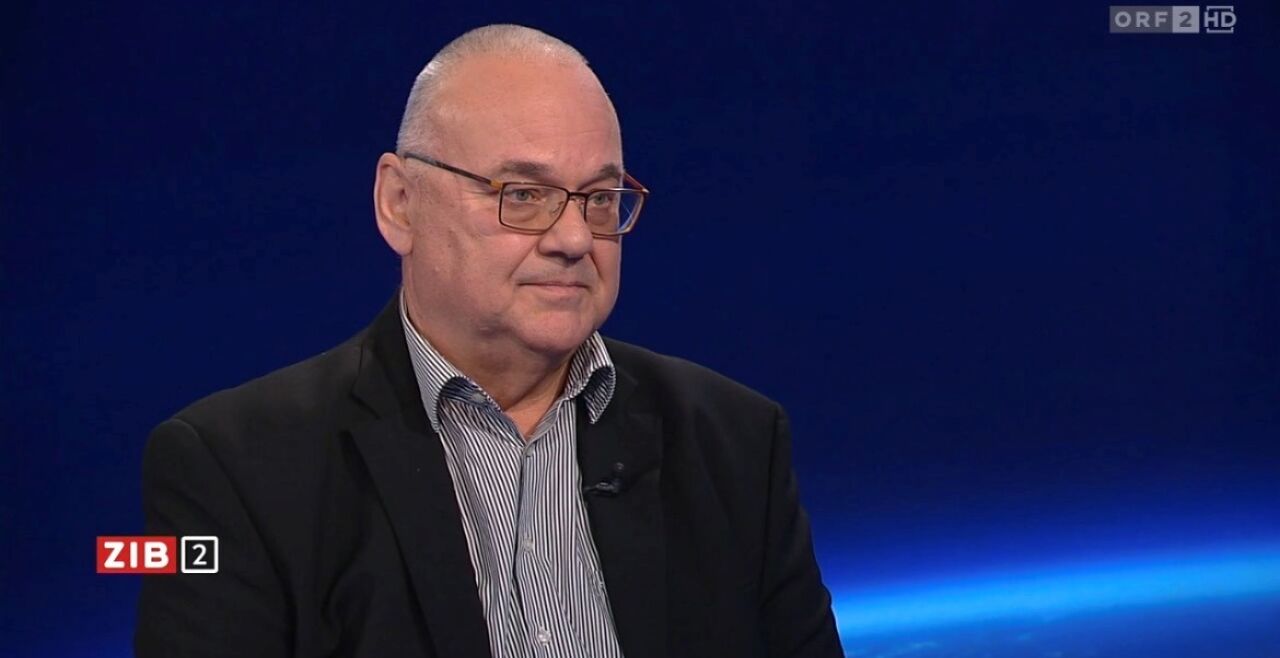 Gerhard Steger - Das Foto zeigt den langjährigen Leiter der Budgetsektion, Gerhard Steger, einen älteren Mann mit Brille und Glatze, in der ZIB2 bei Martin Thür.  - © ORF 