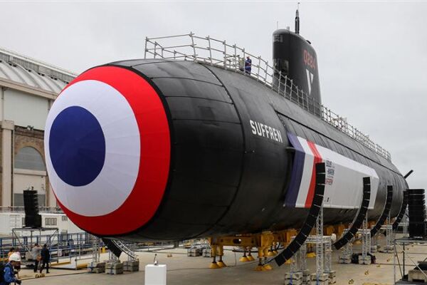Atomare Trikolore-Abschreckung - Frankreichs Präsident Macron hat mit seinem Angebot, den französischen Atomschutz auf Europa auszudehnen, die Debatte über das nukleare Gleich­gewicht des Schreckens befeuert; im Bild das Atom-U-Boot „Suffren“. - © APA / AFP / Ludovic Marin