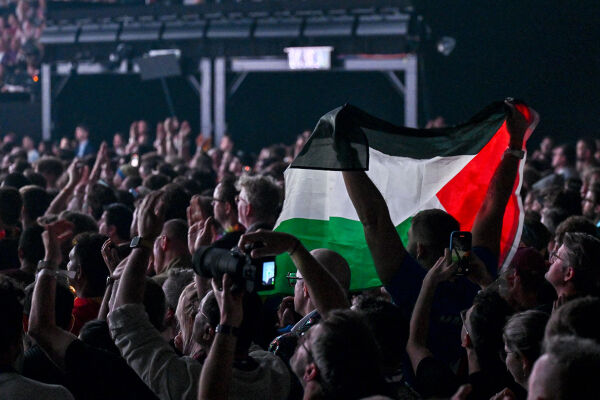 Eine Palästina-Flagge im Publikum des ESC. - Eine Palästina-Flagge im Publikum des ESC. - © APA / AFP / Fabrice Coffrini