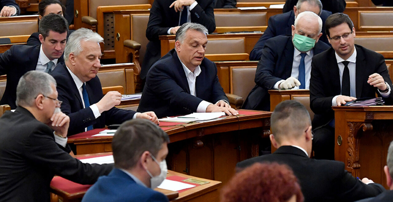 Orban im Parlament - © Foto: APA / AFP / POOL / Zoltan Mathe