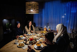 Ramadan in Krisenzeiten Iftar - © Foto: APA/ AFP / ANP / Robin Utrecht