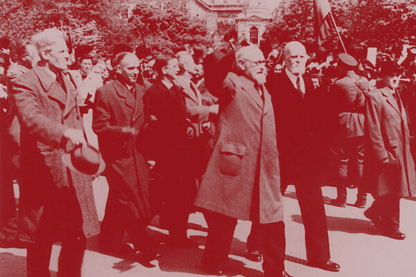 Karl Renner und die Übergangsregierung - © FFoto: APA / Heeregeschichtl. Museum / Arsenal (Bildbearbeitung: Rainer Messerklinger)