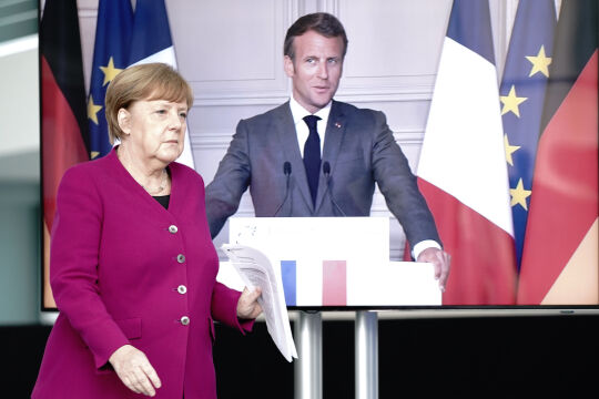 Merkel Macron - © Foto: APA / AFP / POOL / Kay Nietfeld