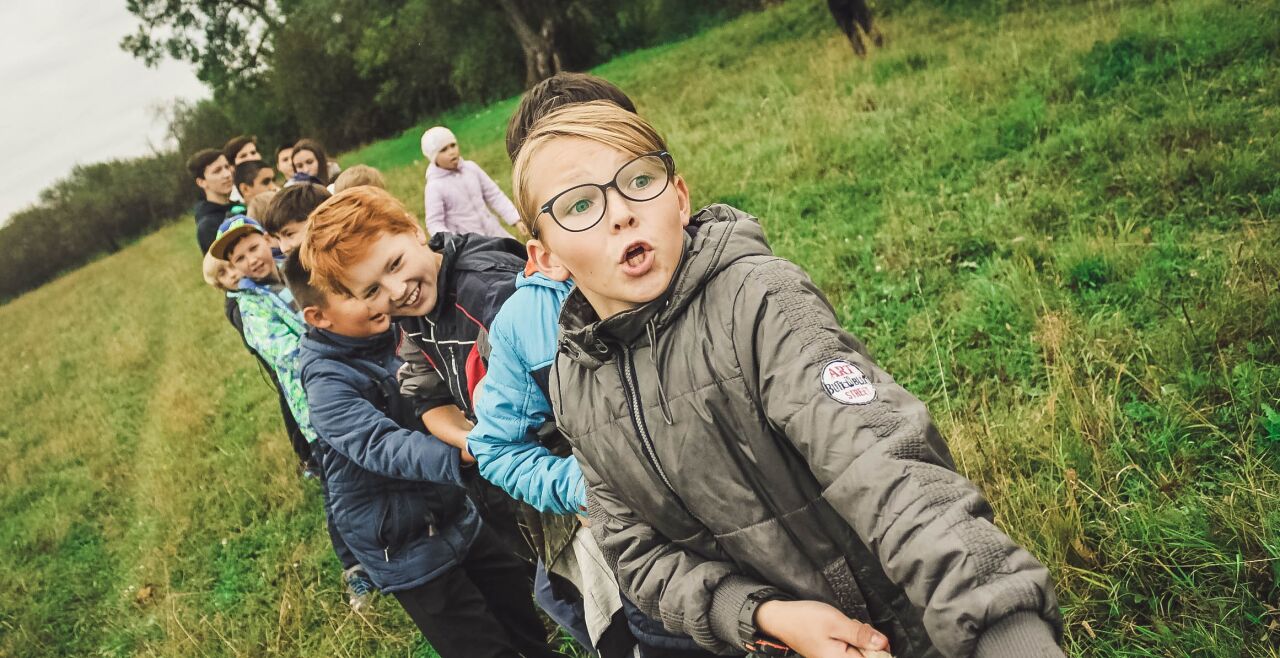 Ferienlager Kinder - © Foto: Anna Samoylova / Unsplash
