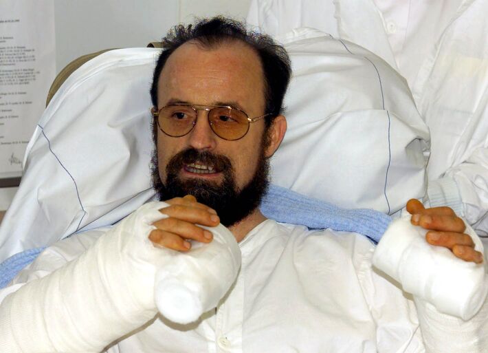 Theo Kelz - In der Universitätsklinik Innsbruck wurden Theo Kelz zwei fremde Hände erfolgreich transplantiert. Bei der Explosion einer von Franz Fuchs gelegten Rohrbombe wurden dem Kärnter Polizisten am 24. August 1994 beide Hände abgetrennt. - © Foto: APA/Bernhard Grossruck
