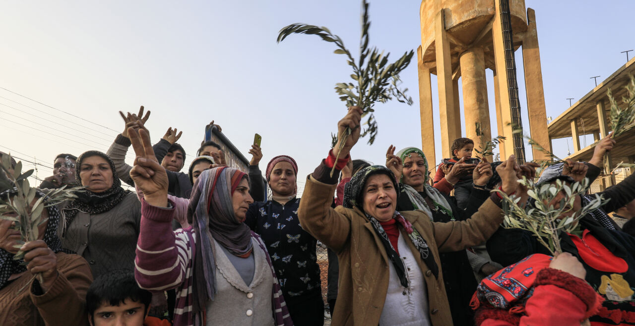 Proteste der Kurden  - Syrische Kurden demonstrieren in der Stadt Jandairis, nahe dertürkischen Grenze. Grund ist die im Jänner von der Türkei gestartete Millitäroffensive „Olivenzweig“. - © Foto: AFP / Delil Souleiman