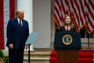 Trump und Amy Barrett  - © Foto: APA / Olivier Douliery