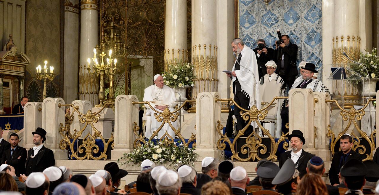 Papst Synagoge - © AFP / Vincenzo Pinto  -  Besuch von Papst Franziskus in der Großen Synagoge von Rom, 17. Jänner 2016