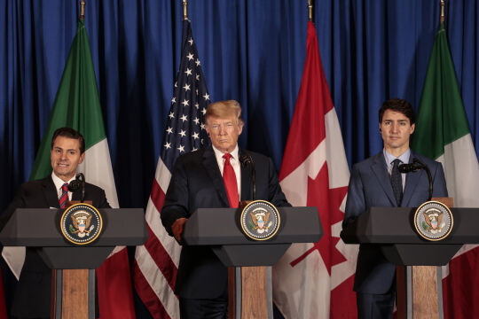 Pe˜na Nieto, Trump und Trudeau  - © Foto: Getty Images / Sarah Pabst /Bloomberg