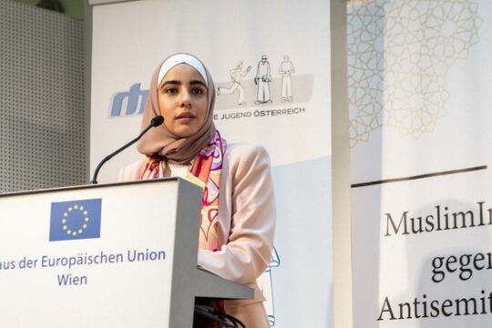 canan yasar - © Muslimische Jugend Österreich - Canan Yasar bei der Abschlussveranstaltung "MuslimInnen gegen Antisemitsimus" im Mai 2019 in Wien