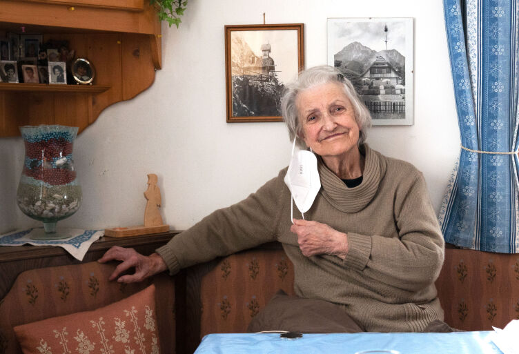 Roswitha Ebenschwaiger - Über 30 Jahre lang bewirtschafte Roswitha Ebenschwaiger eine kleine Hütte am Berg. Ehemalige Stammgäste besuchen die Pensionistin noch heute. - © Margit Körbel
