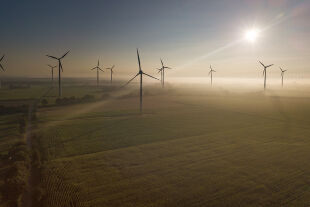 Windenergie - © Foto: iStock / Marcus Millo